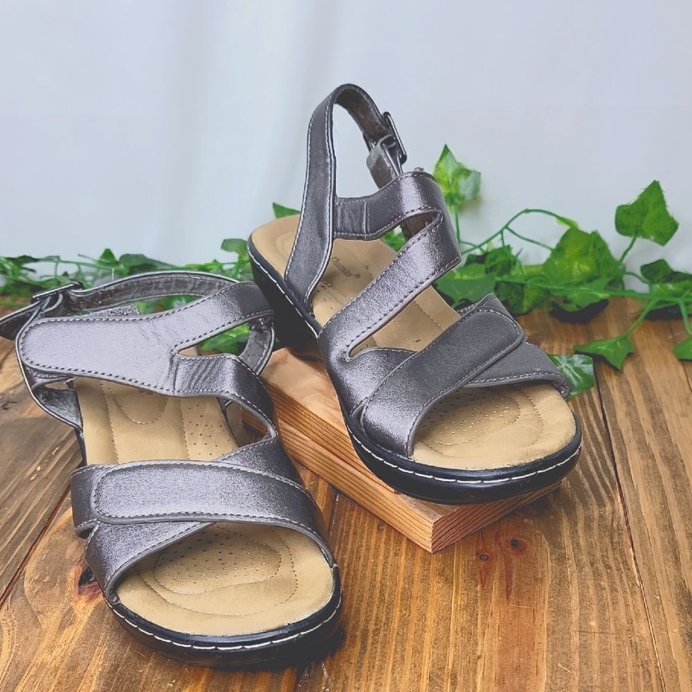 Pierre Dumas. Women's Pewter Sandals. Size 8. Perfect For Summer